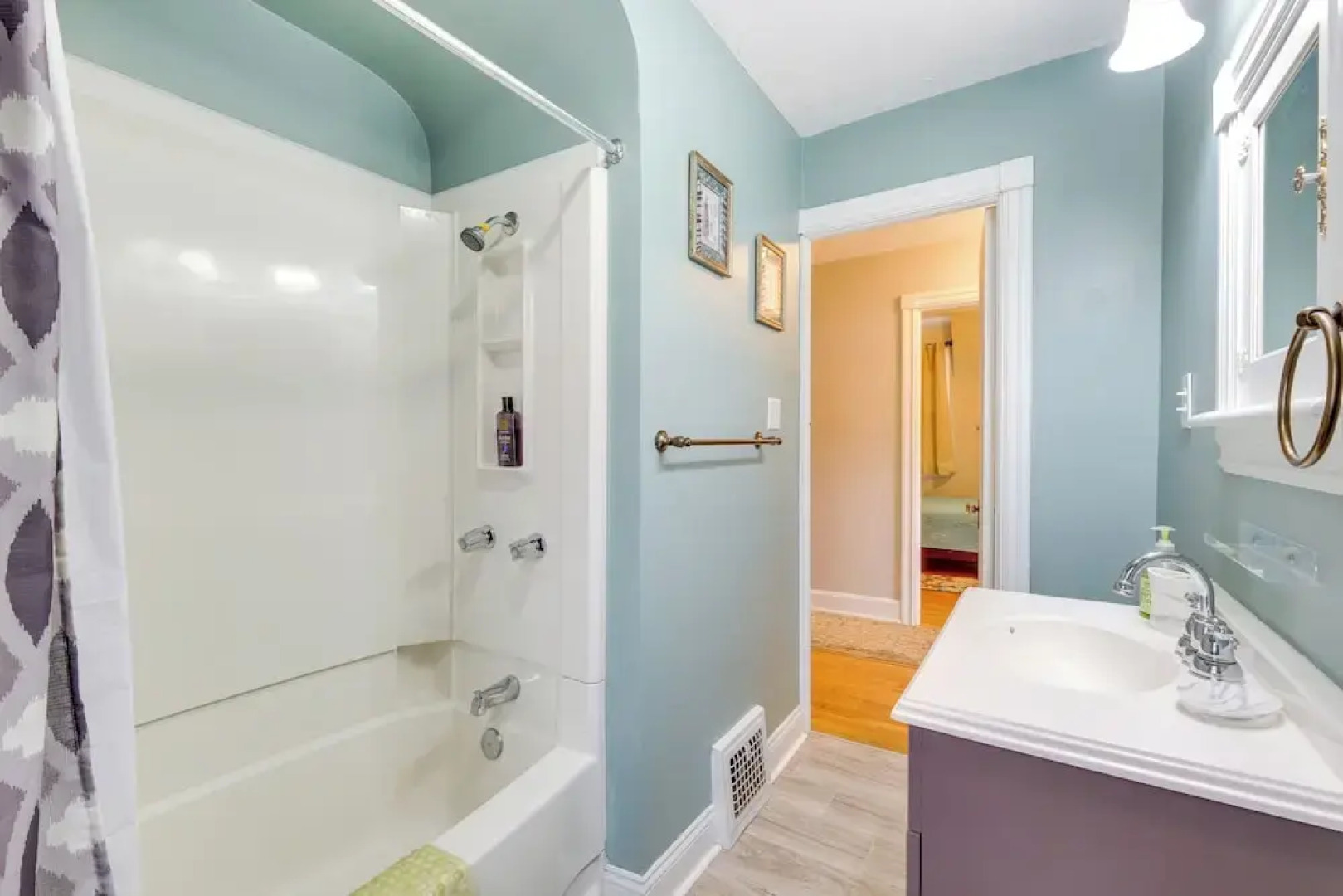 Inviting Vacation Home: 2 Mi to Mill Creek Falls!