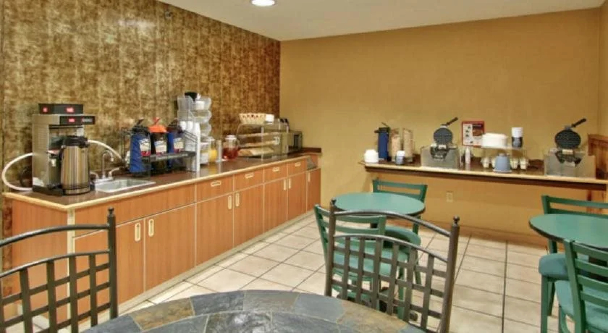 Western Skies Inn And Suites