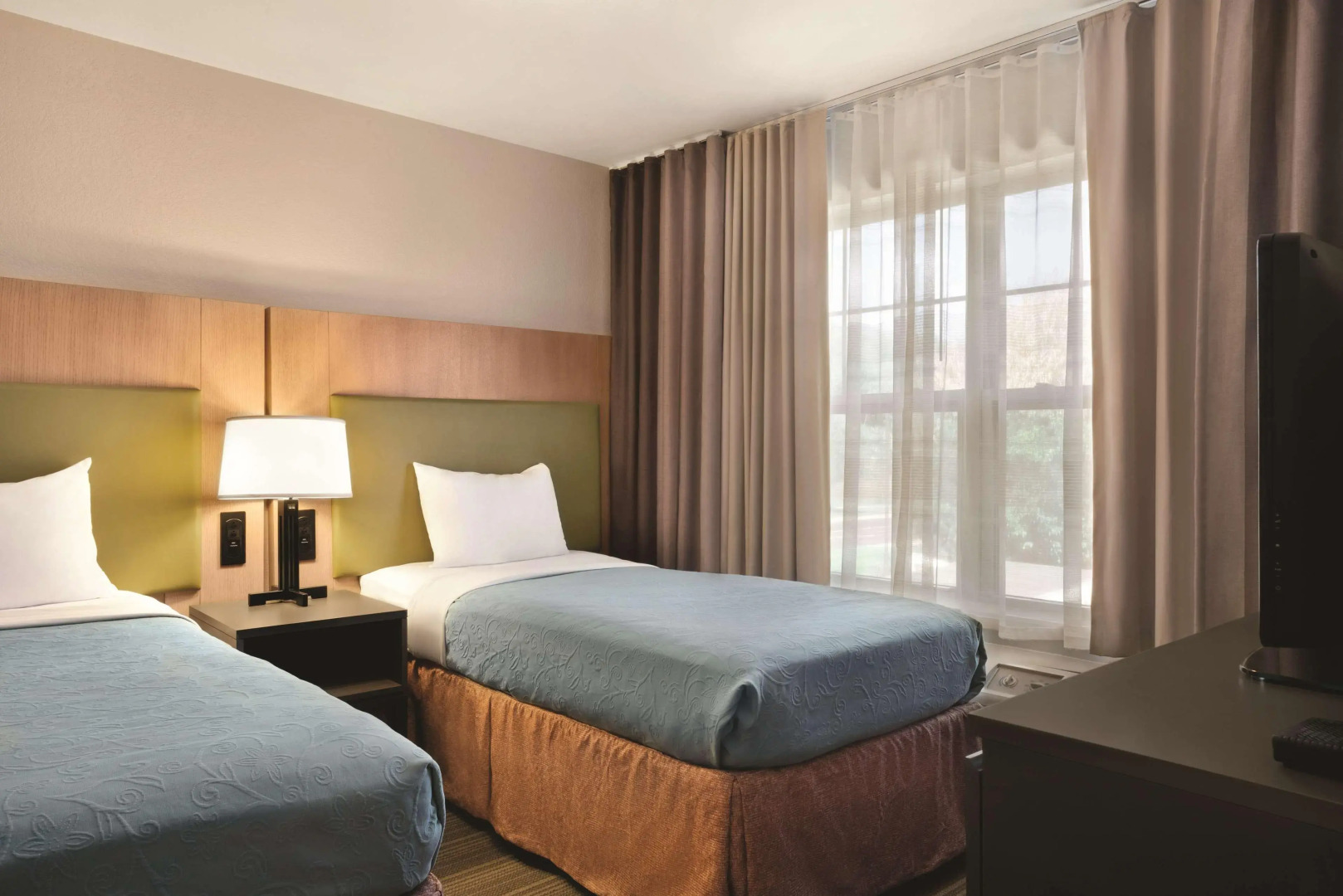 Country Inn & Suites by Radisson, Madison Southwest, WI