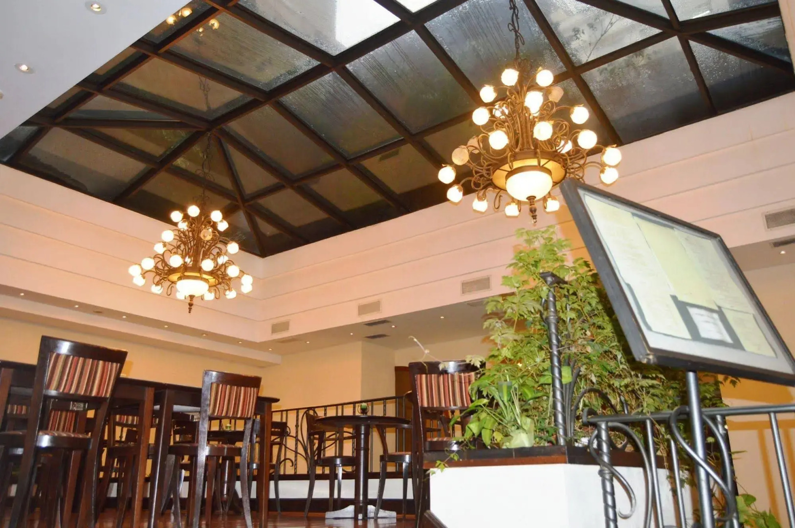 Gardi Hotel & Suites