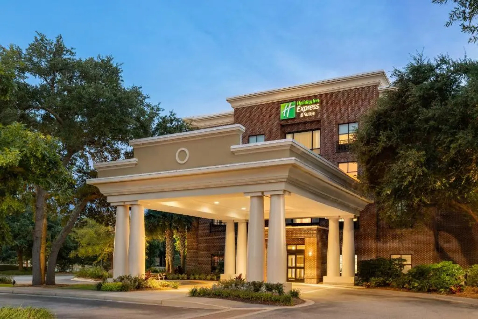Holiday Inn Express & Suites Mt. Pleasant by IHG