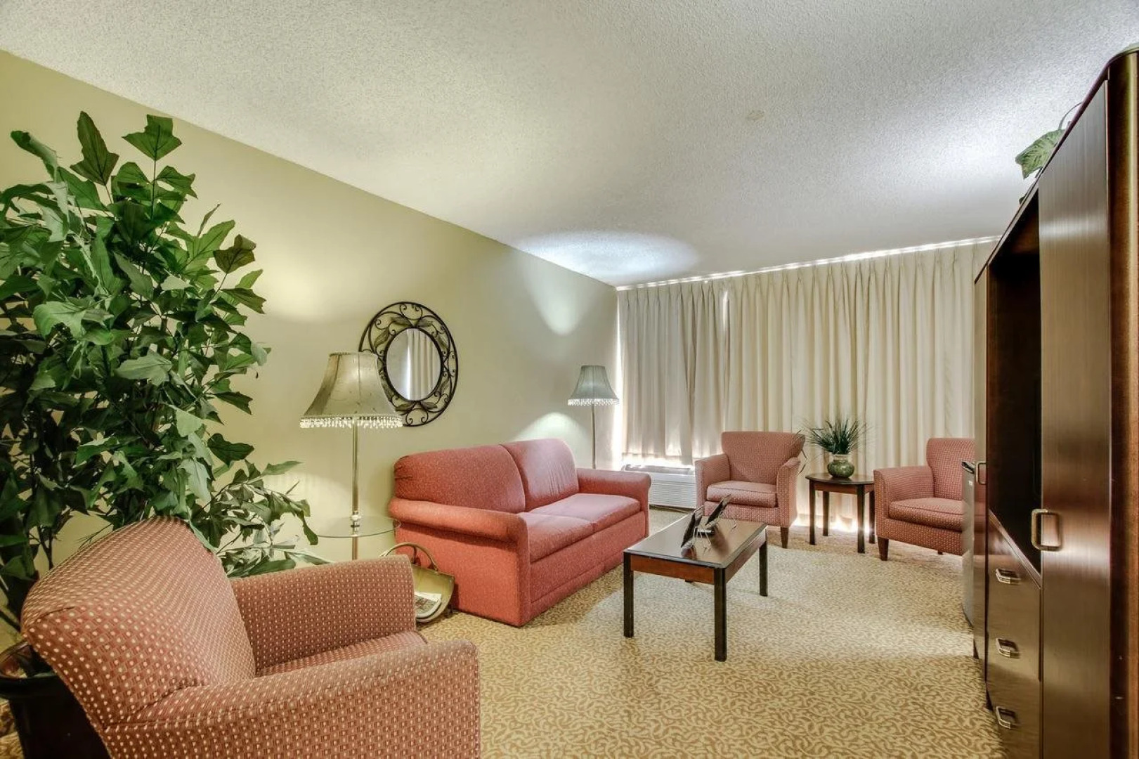 Holiday Inn Dallas Market Ctr Love Field by IHG