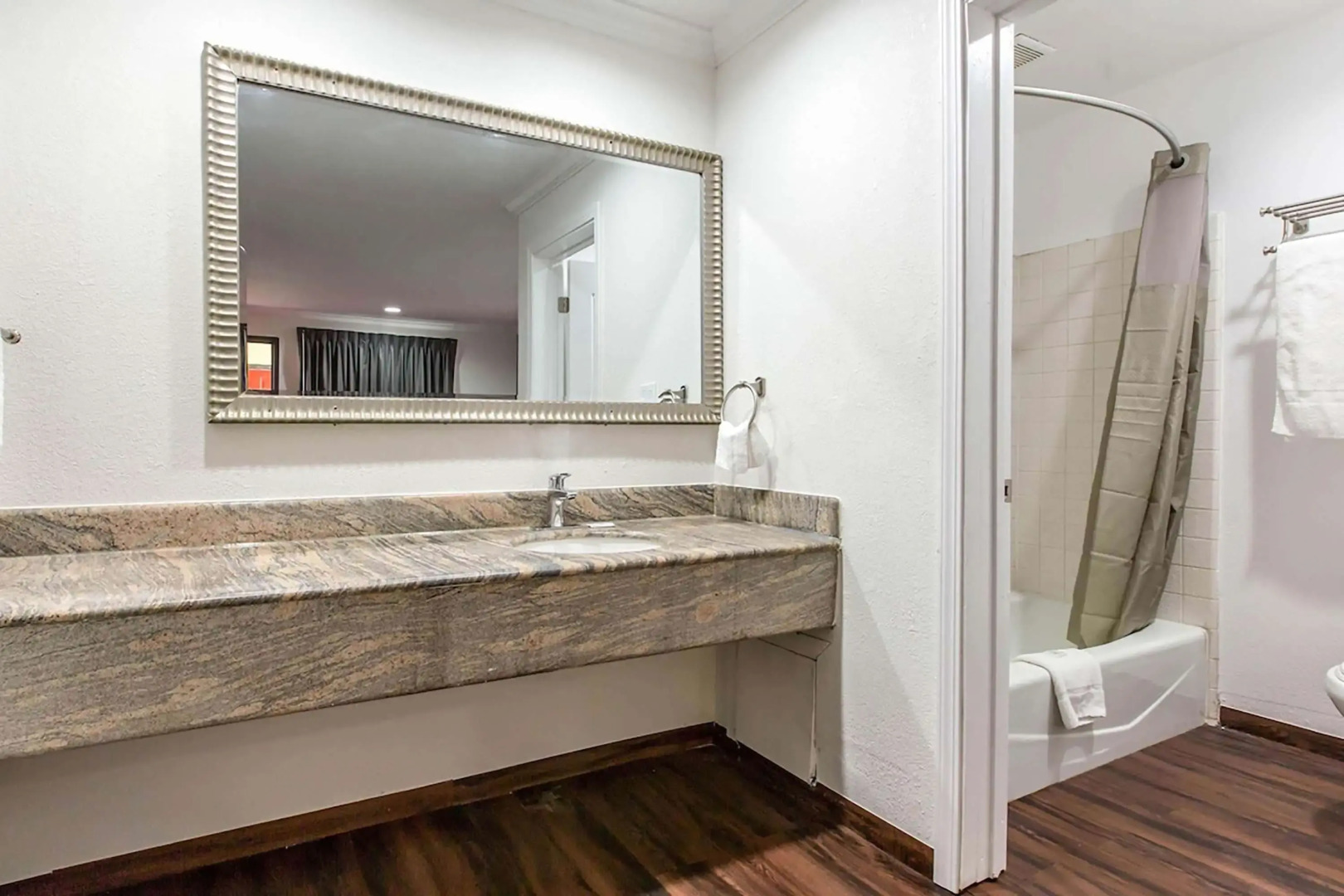 Baymont by Wyndham Bakersfield