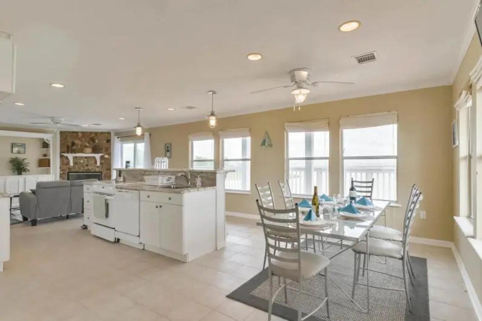 Fun in the Sun in Seabrook Kemah Huge Deck Games Fishing Pet Friendly