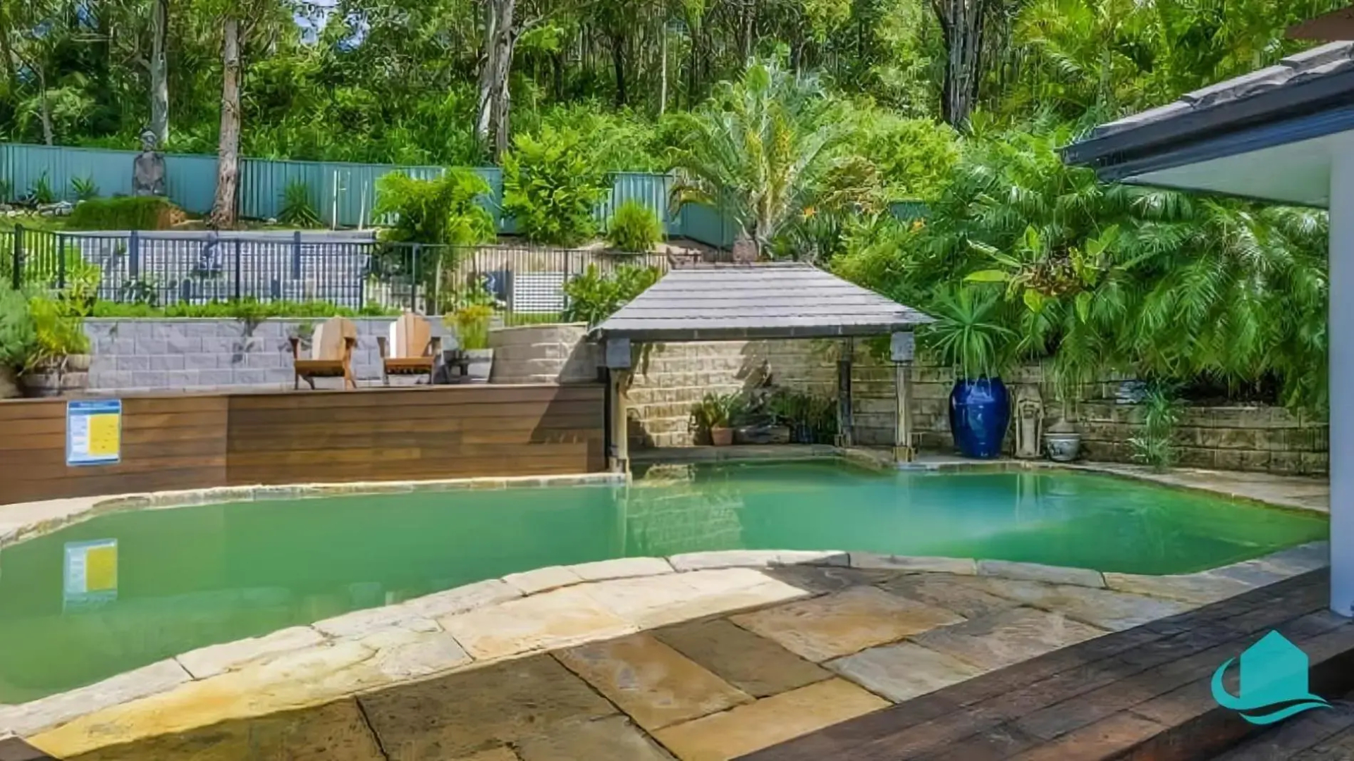 Splendour Hideaway - Luxury pool at Caves Beach