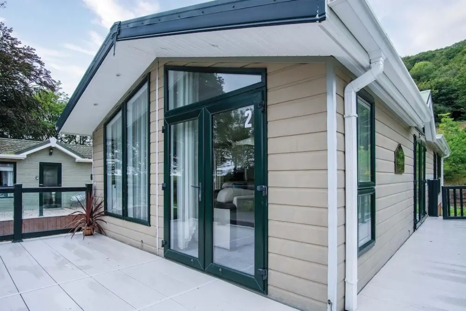 2 Manor Lodge - 2 Bedroom Lodge - Pendine