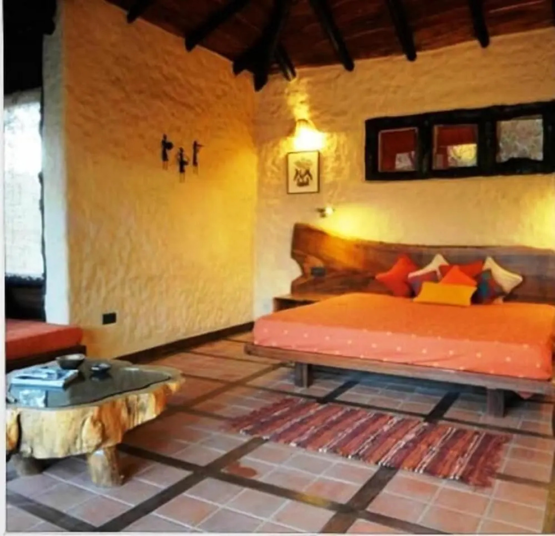 Pugdundee Safaris - Kanha Earth Lodge