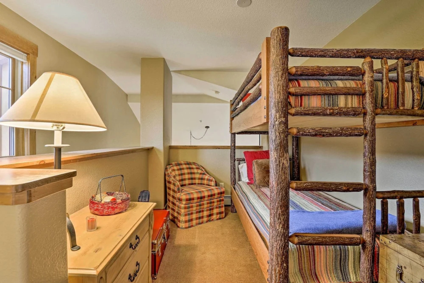 2-story Condo w/ Mtn View, Steps to Ski Lift!