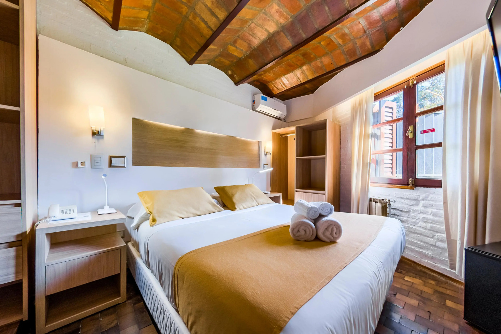 Portal del Lago Hotel