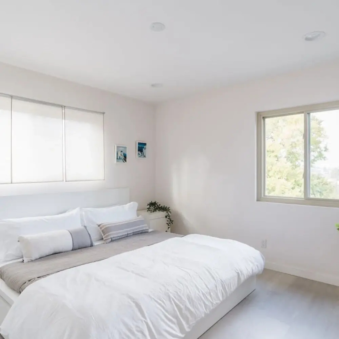 Spacious and Bright 5-bedroom Oasis Pool and Yard