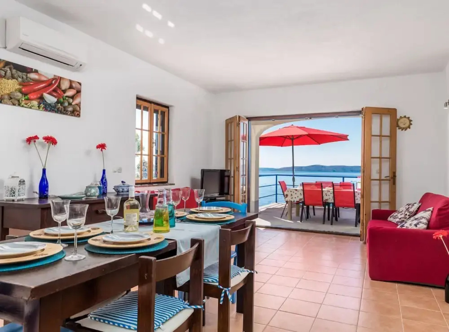 Sunny Beachfront Jablanac Apartments