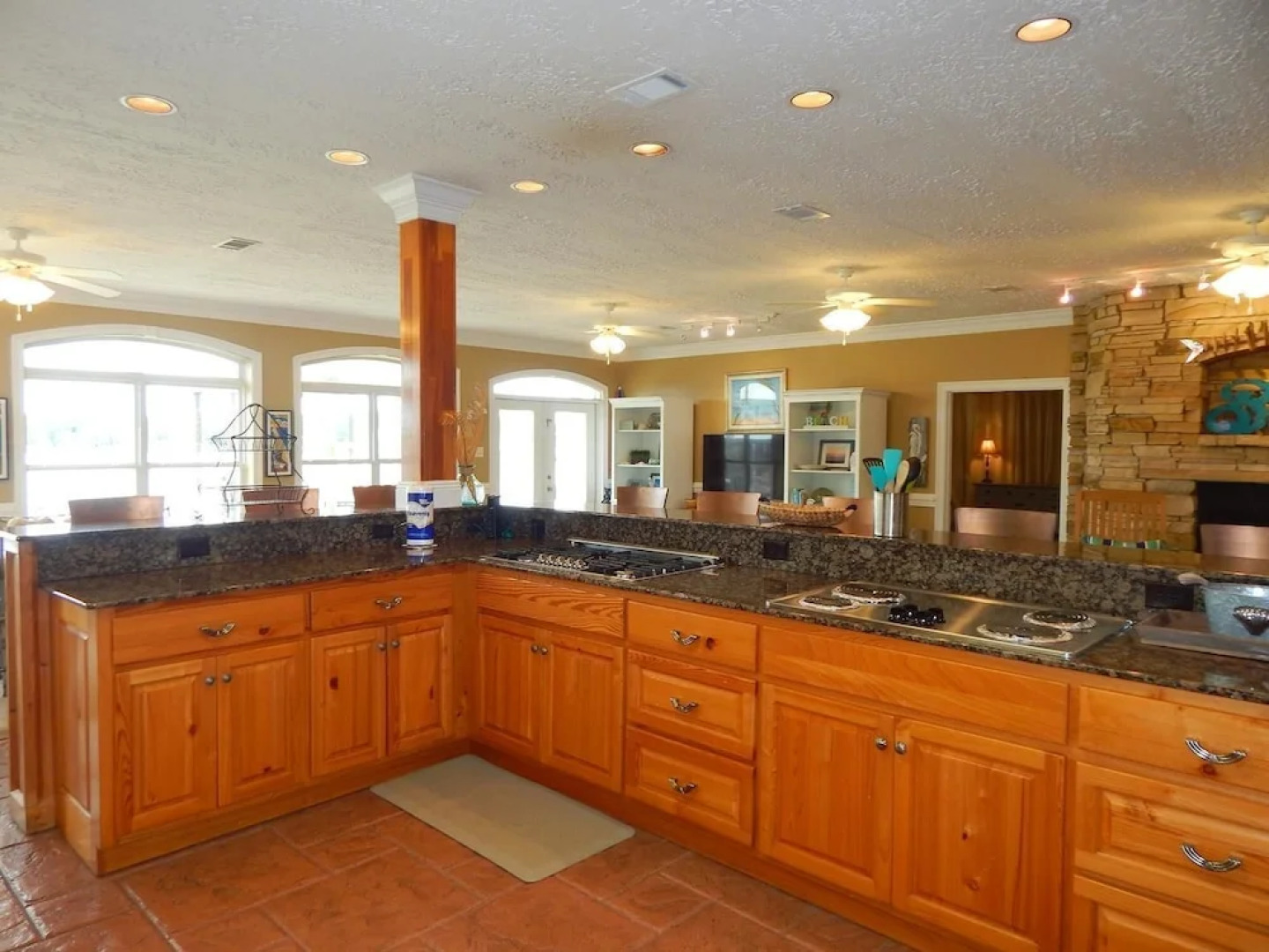 015 Red Roof Inn 4 Bedrooms 4 Bathrooms Home