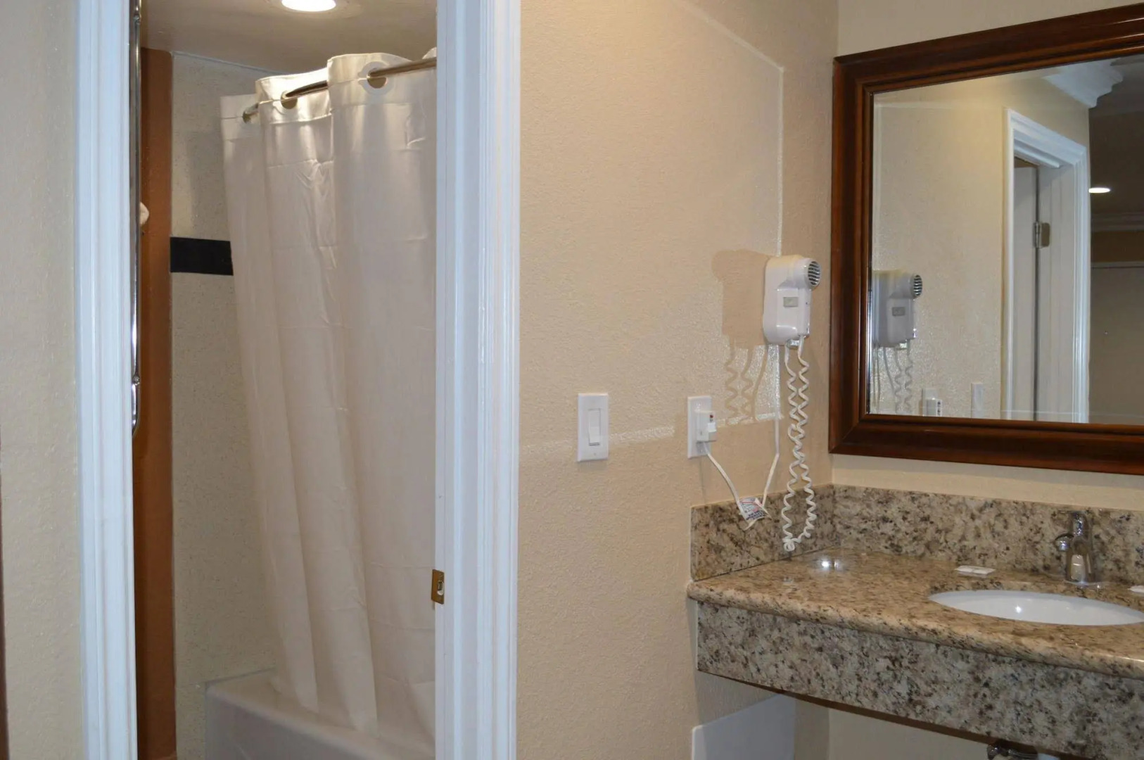 Motel 6 Tustin, CA – Orange County