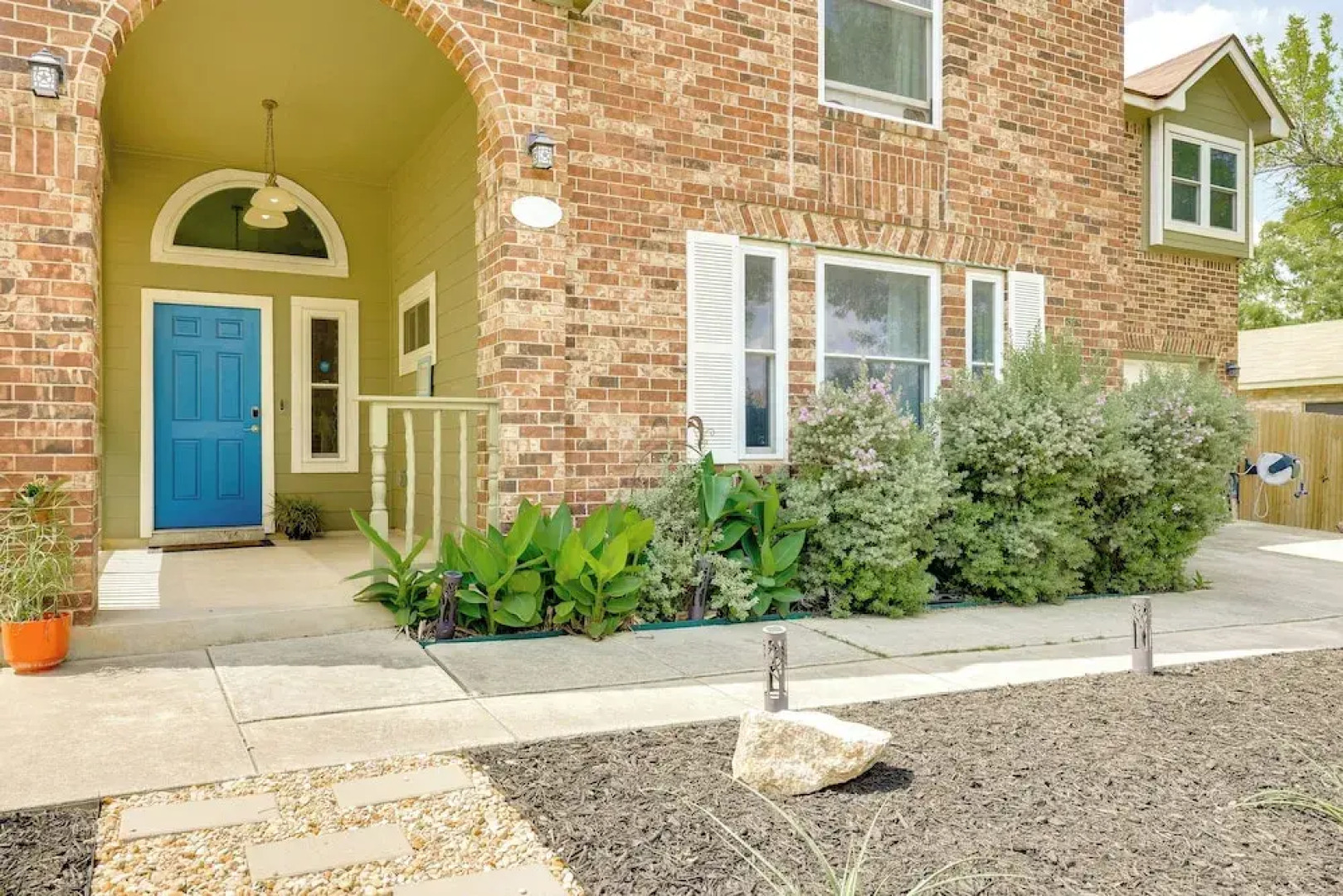 Hot Tub & Game Room: Spacious Live Oak Home!