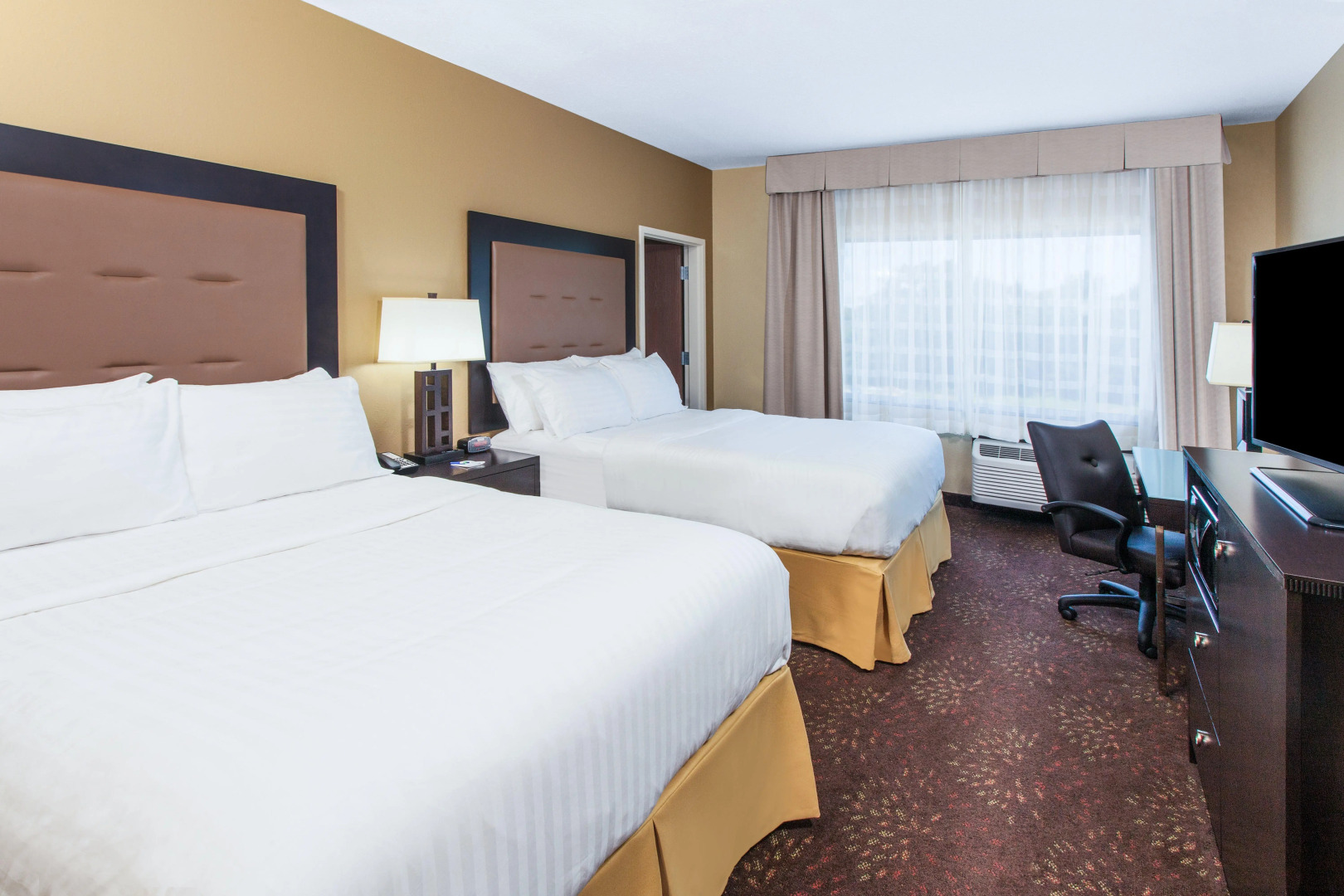Holiday Inn Express & Suites Sandusky by IHG