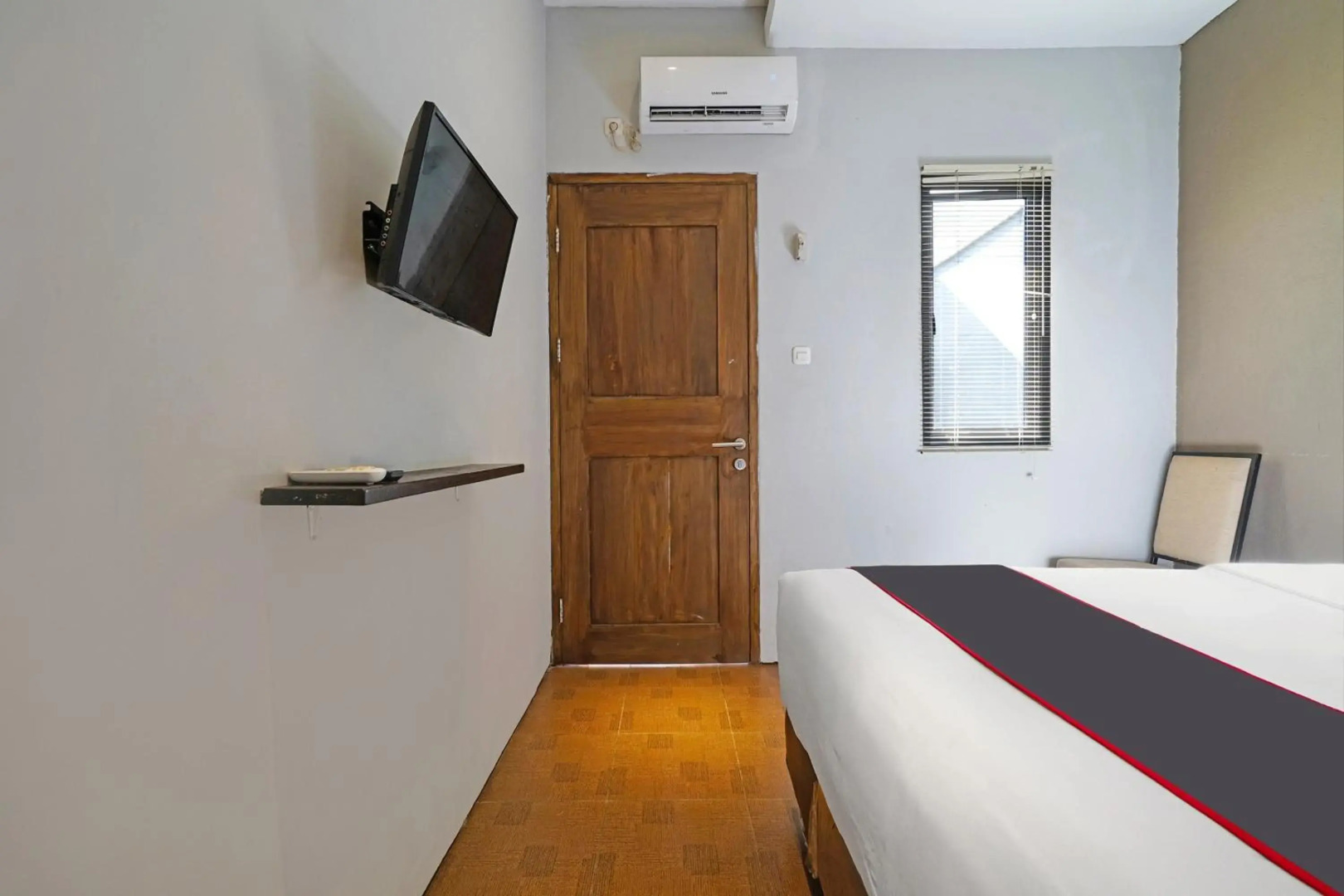 Capital O 1898 Louise Place