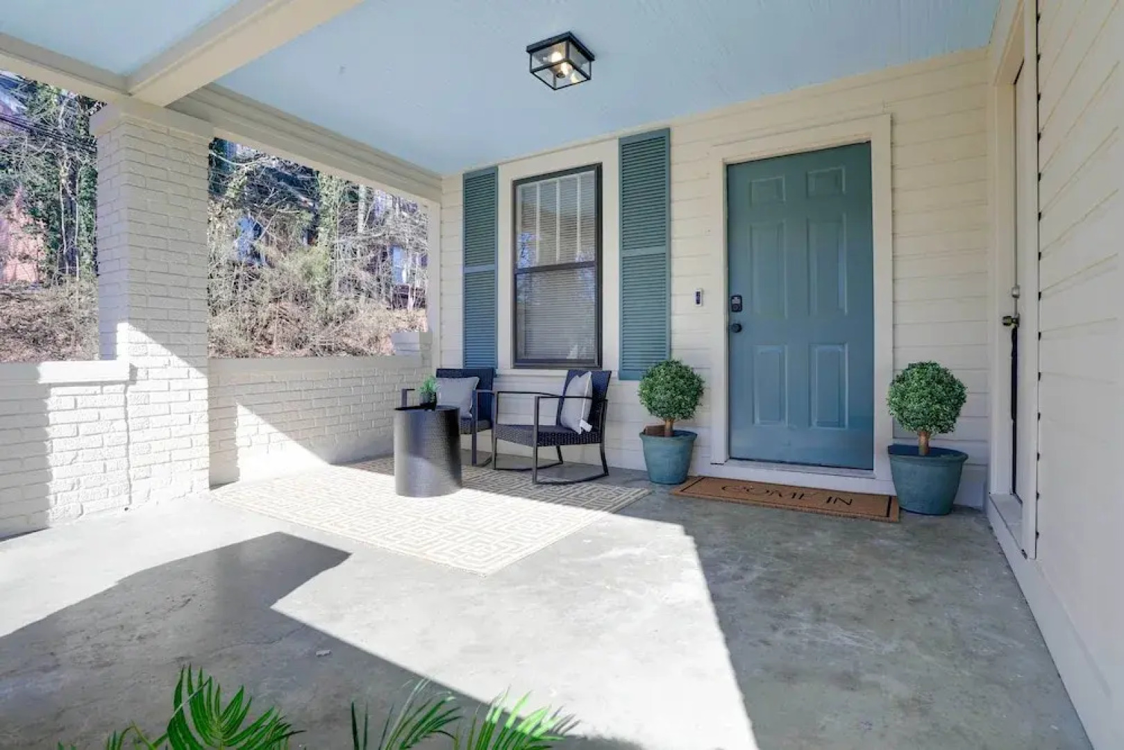 Walk to Oxford Square & Ole Miss: Central Home!