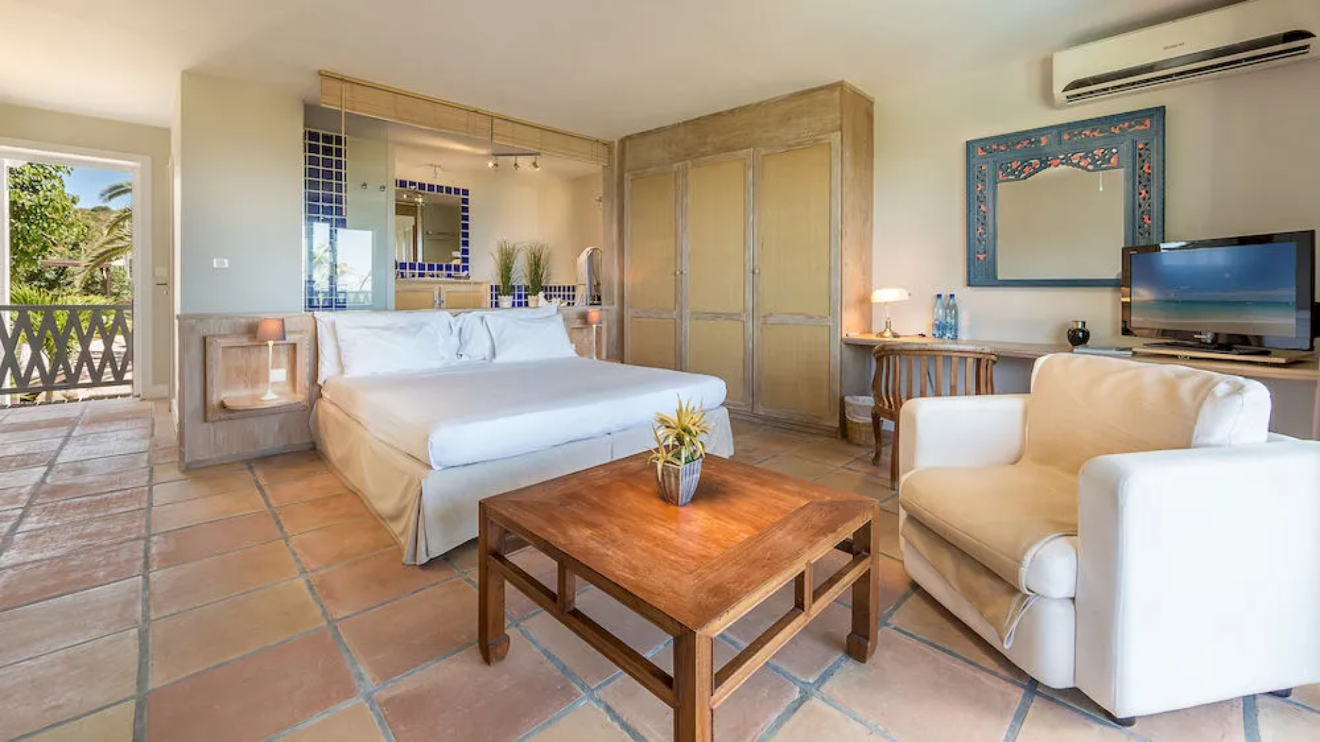 Caye Blanche Guest House