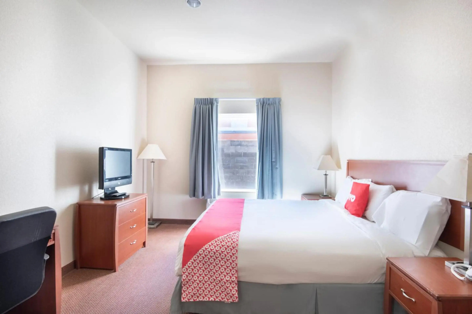 OYO Townhouse Clute Lake Jackson