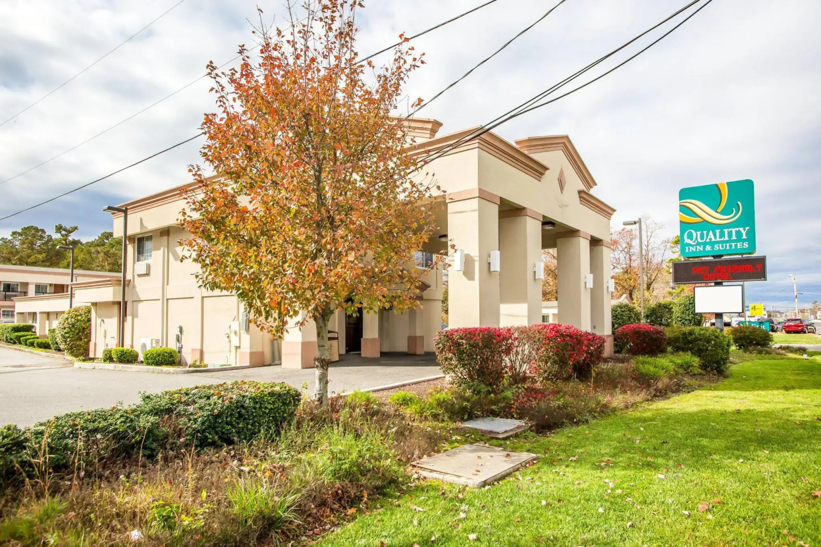 Hibiscus Inn & Suites