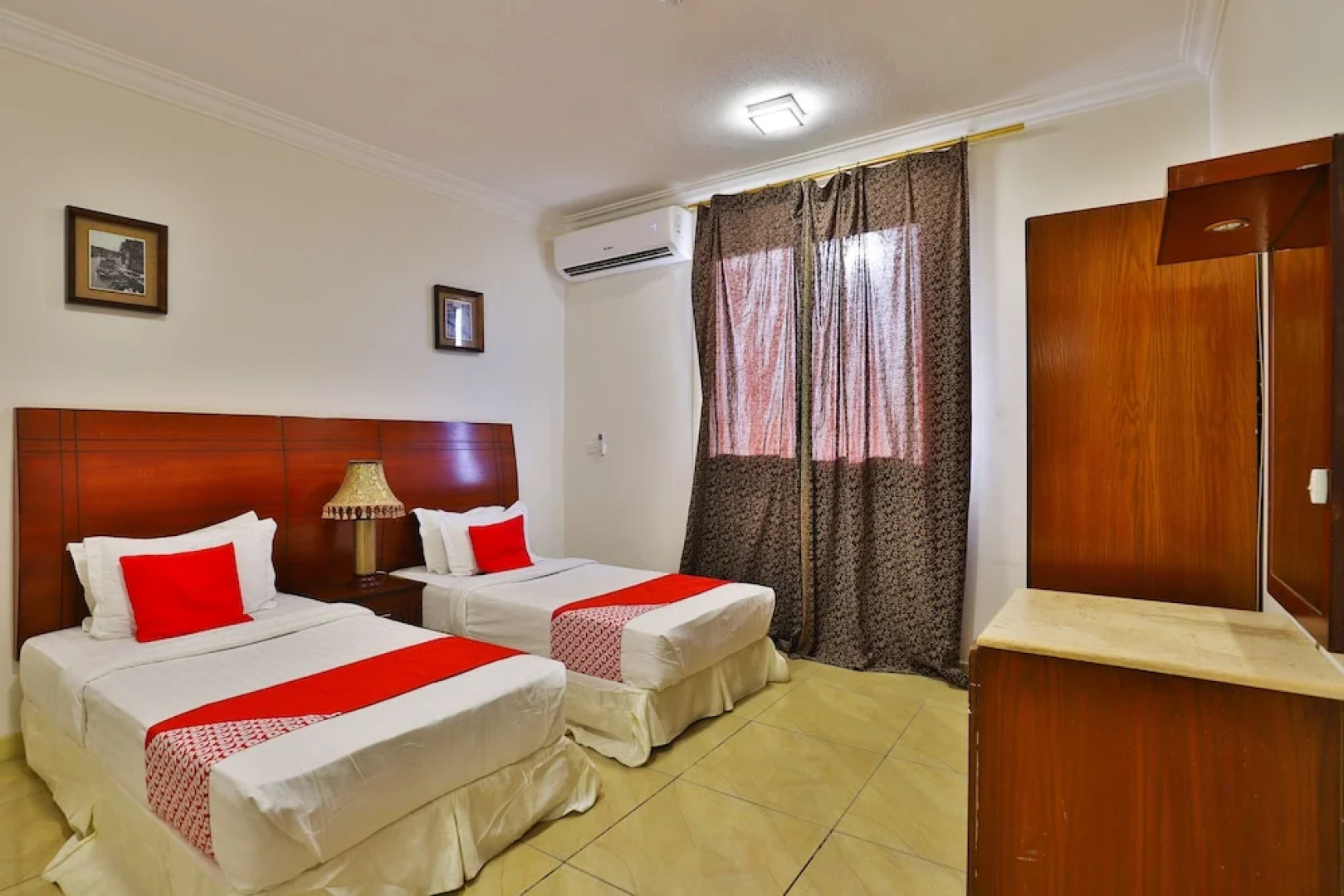 OYO 227 The New Address Hotel