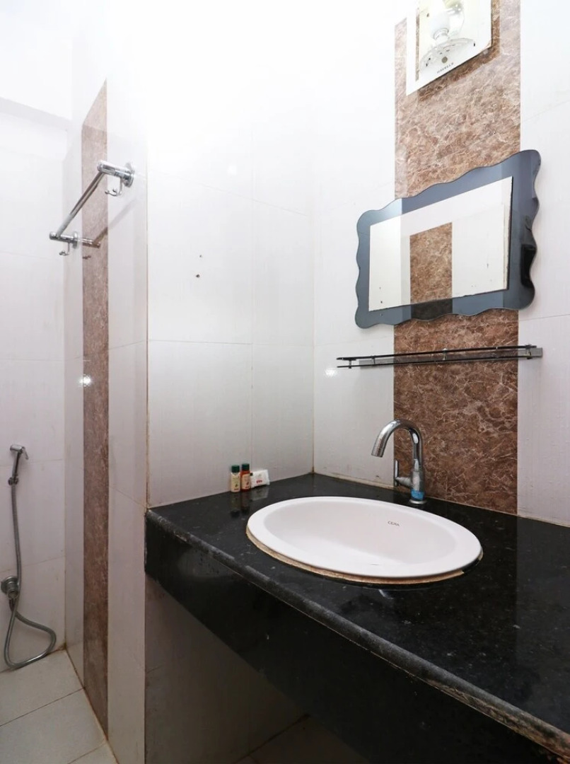 OYO 16638 Madhu Mamata Hotel & Resorts