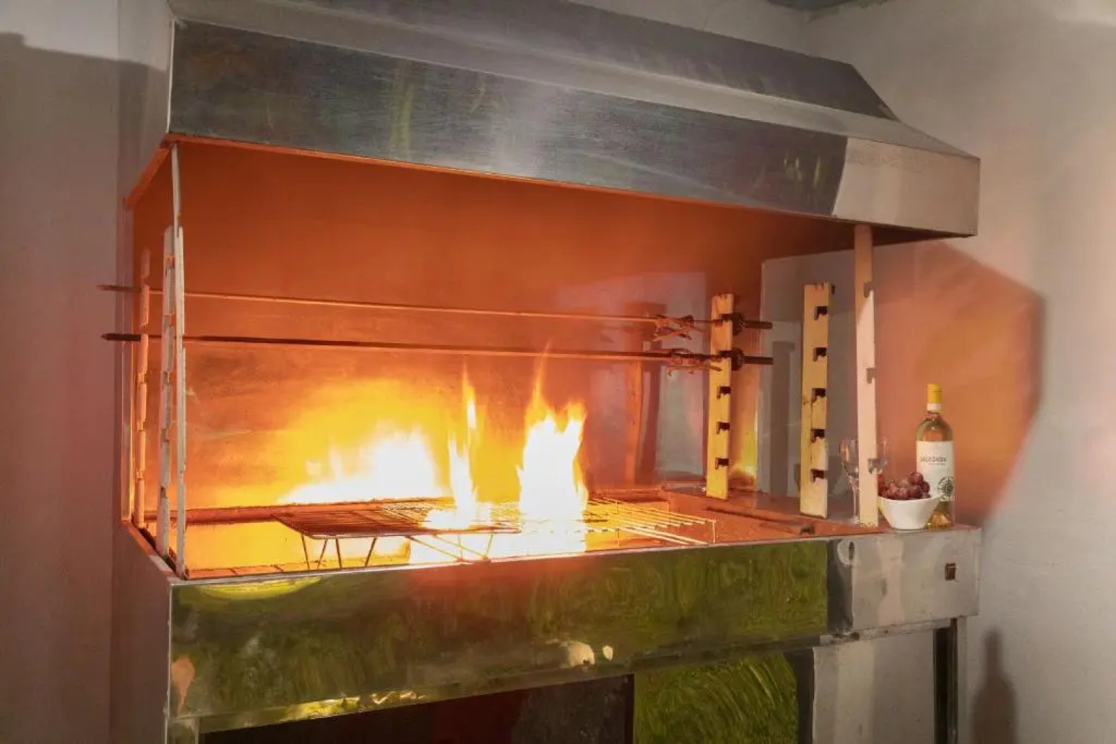 Villa Paradiso: Near beach, superb pool and garden