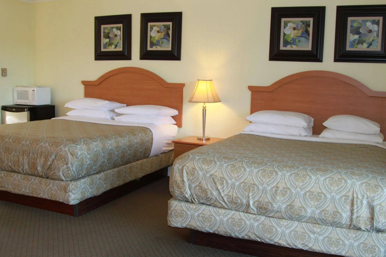 Beach Cove Waterfront Inn