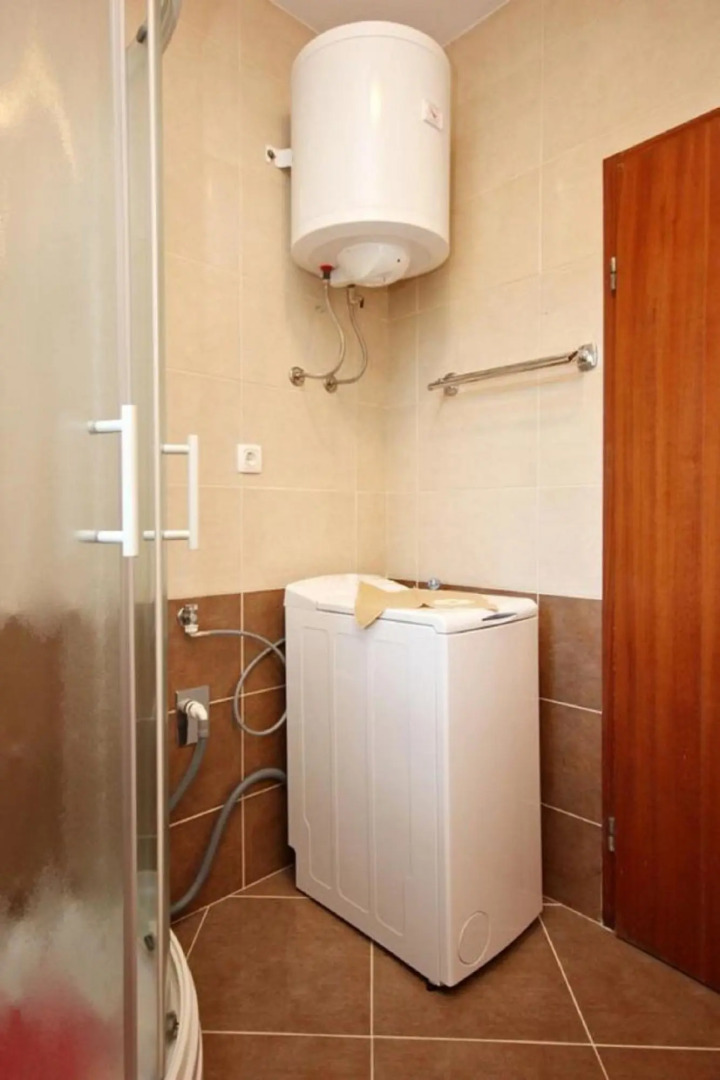 Ljube - quiet location & close to the beach - A2(4+1)