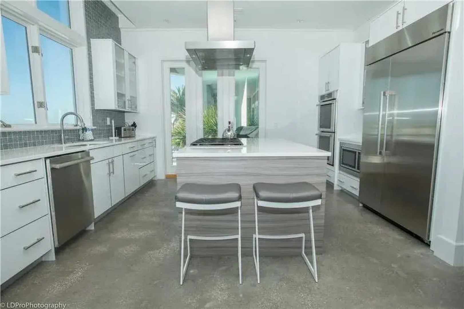 Seabreeze 5 Bedroom Home by RedAwning