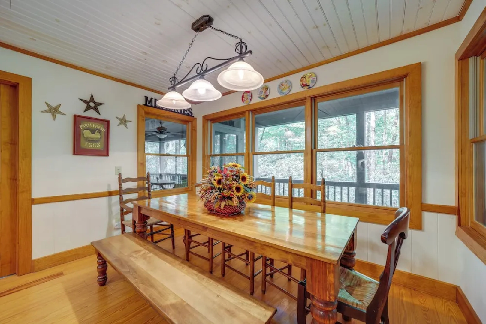 Creekside Family Retreat by Waterfalls & Hiking!