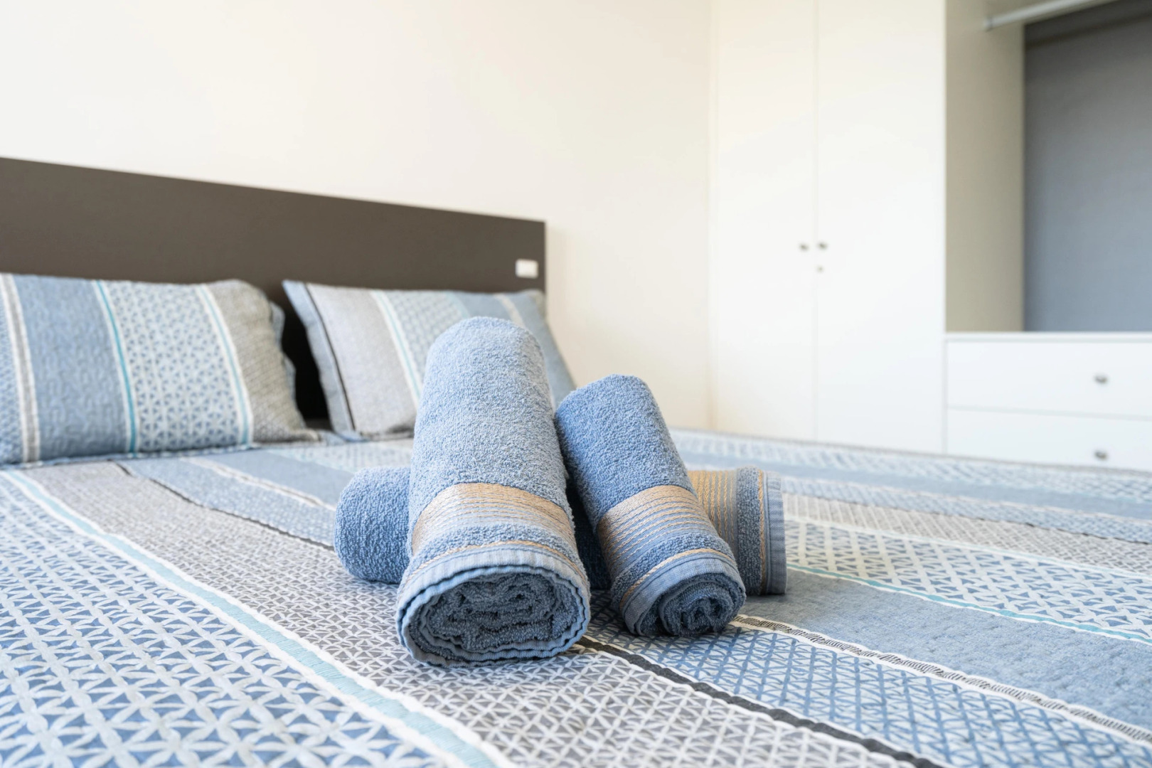 Apartamentos em Bal Piçarras 150 M DA PRAIA com SACADA, WI-FI, PISCINA, PORTARIA 24h, PLAYGROUND e vaga de GARAGEM