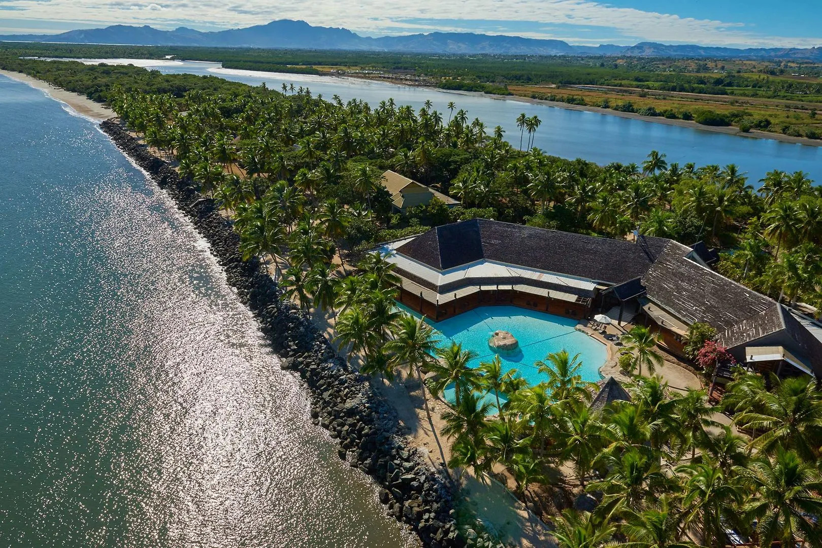 DoubleTree Resort by Hilton Hotel Fiji - Sonaisali Island