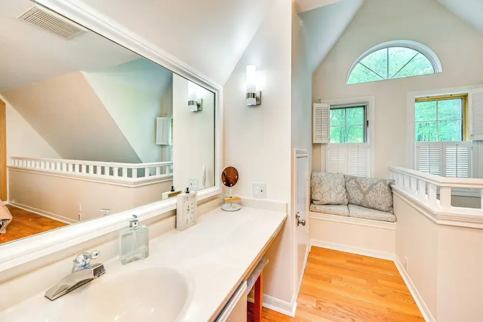 1 Mi to Mohegan Sun: Studio w/ Pool Access