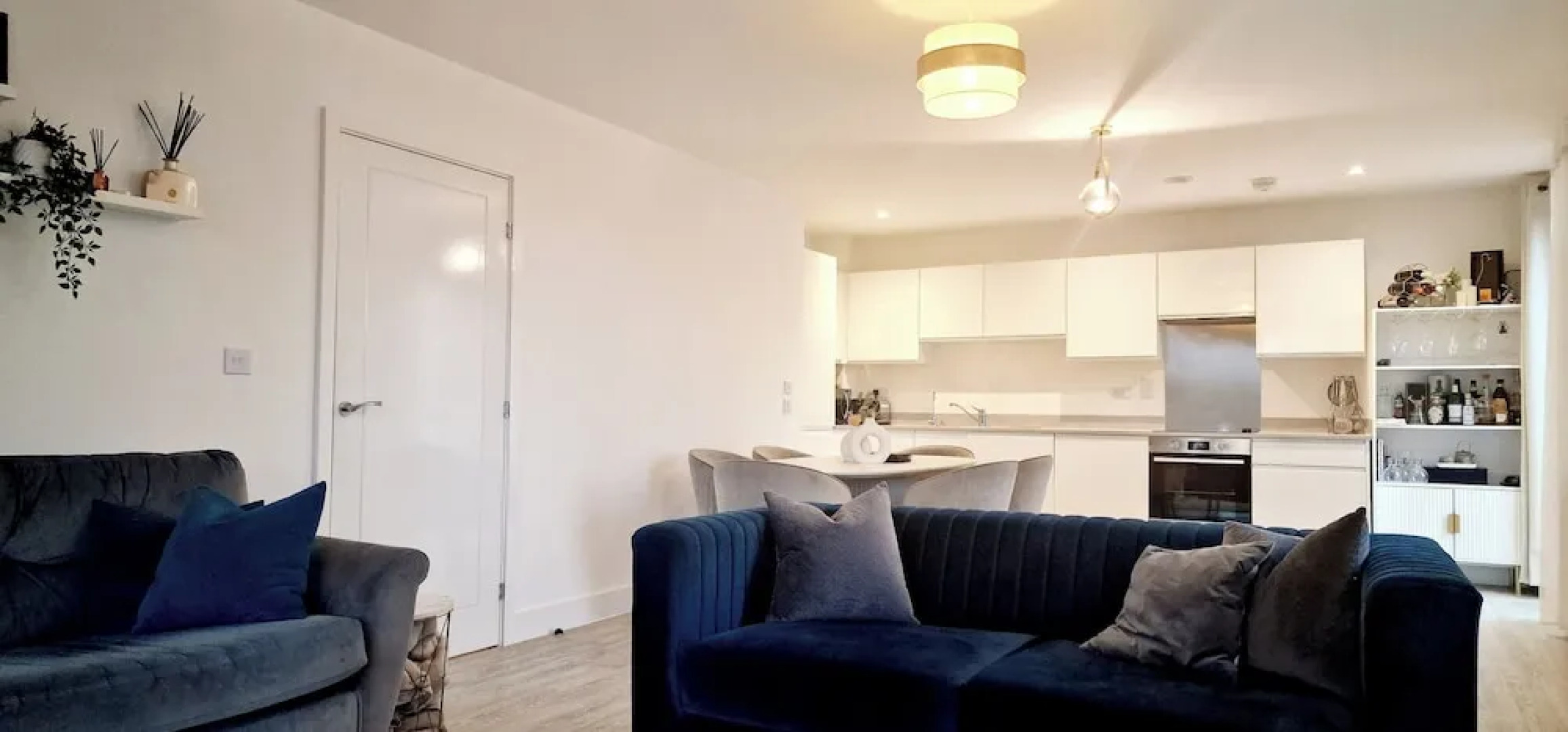 Gym, Free Parking, 25 Mins to Central London