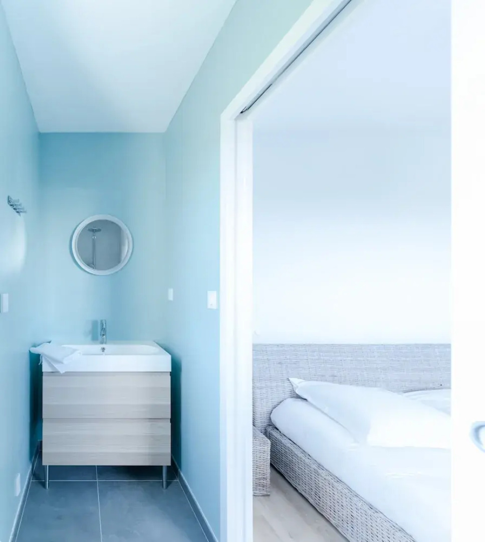 Pretty new House With Small sea View