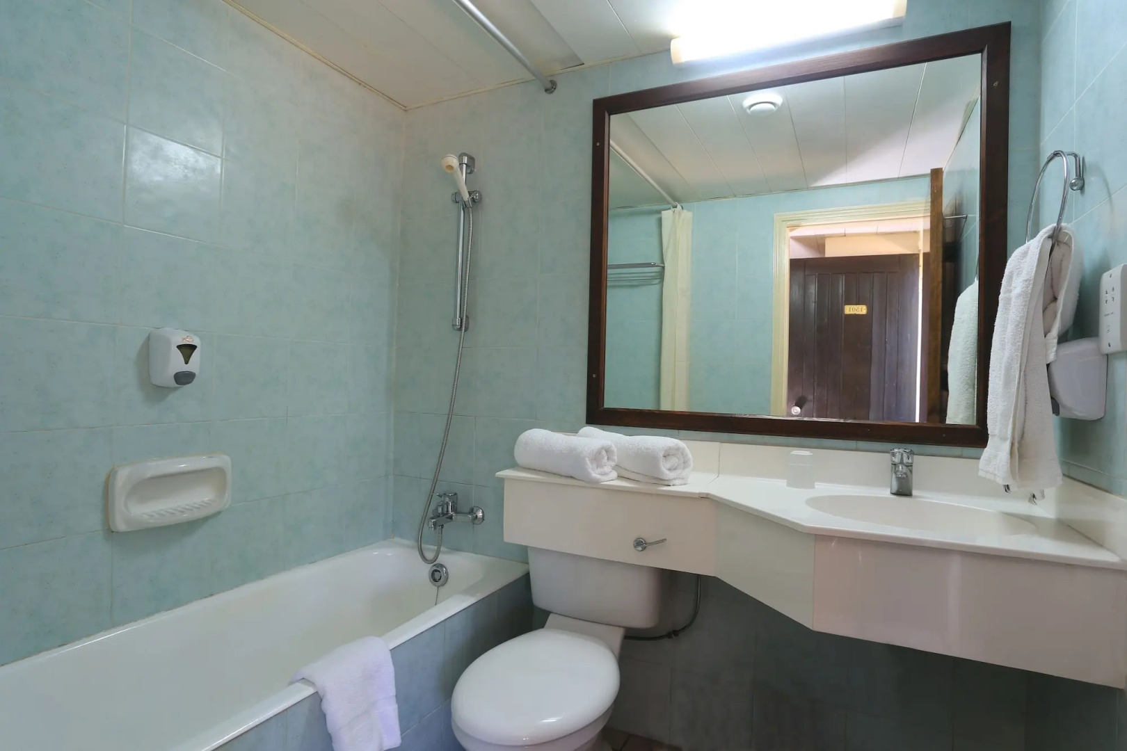 Panas Holiday Village