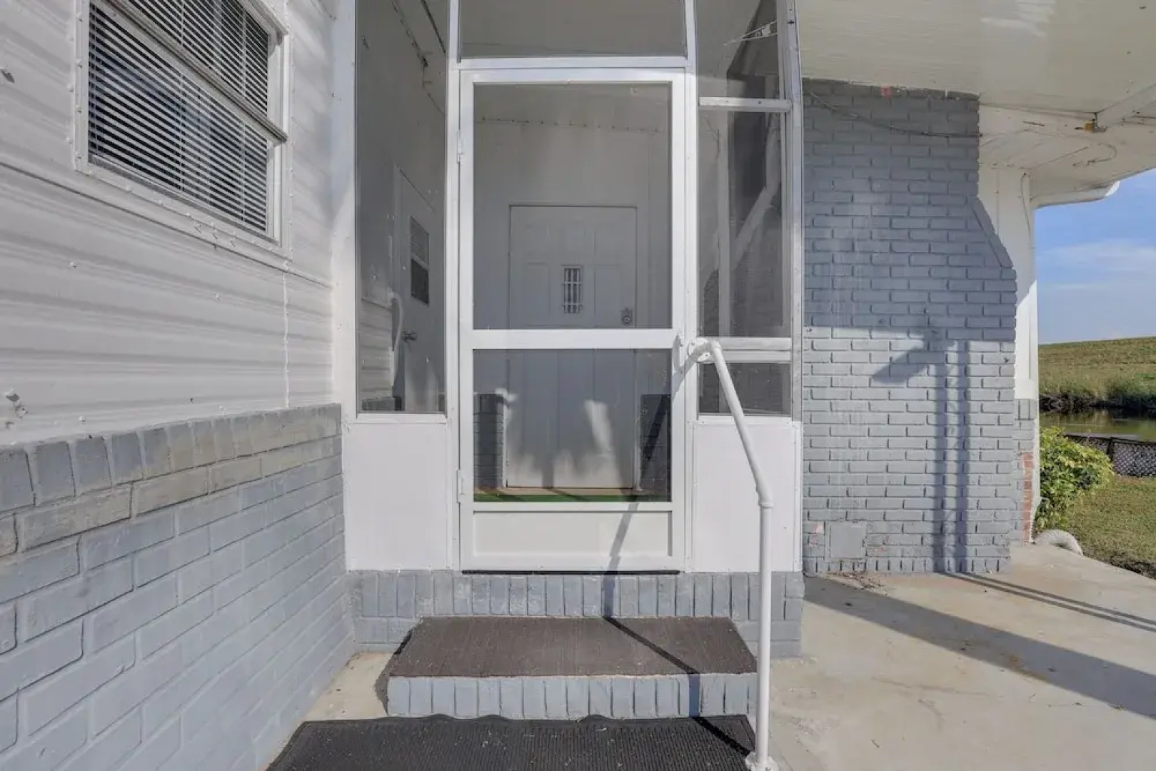 Sun-soaked Okeechobee Retreat w/ Canal Views!