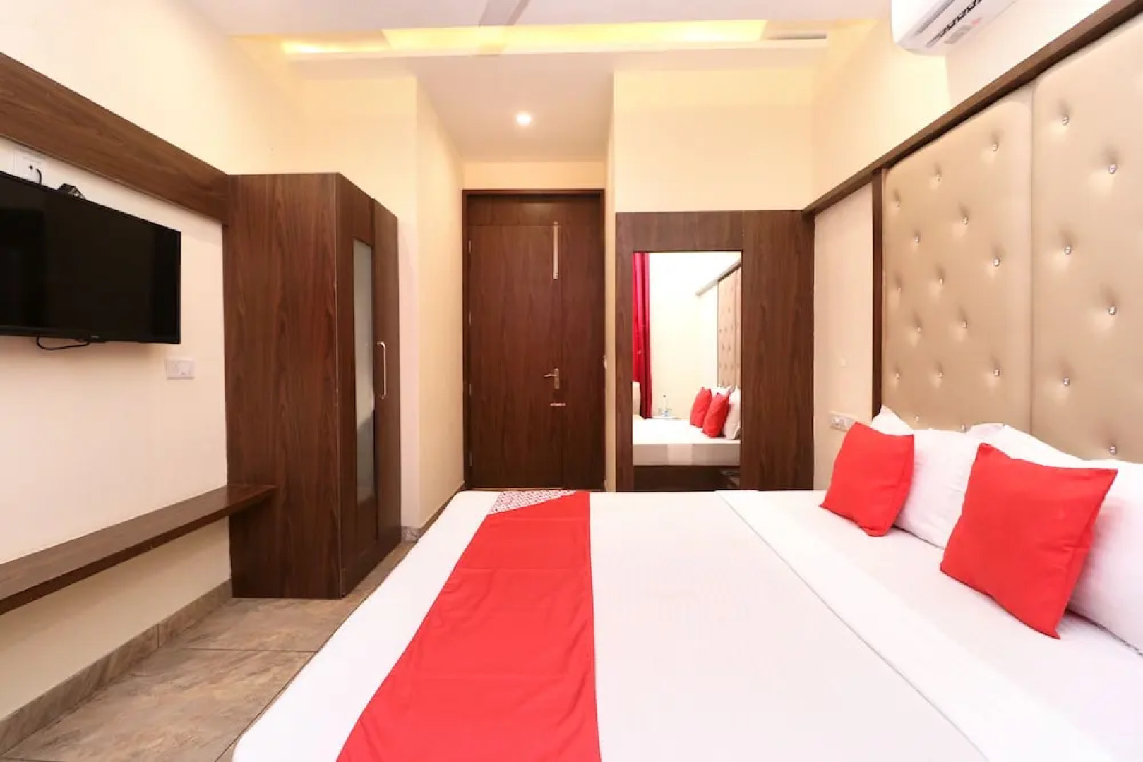 Hotel Jeevak by OYO Rooms