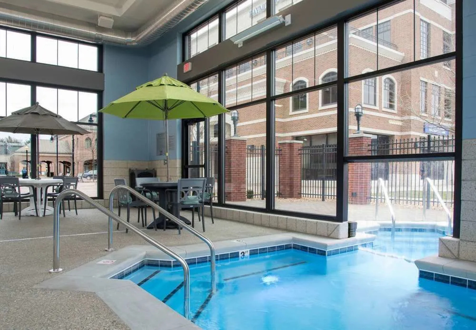 Courtyard Holland Downtown