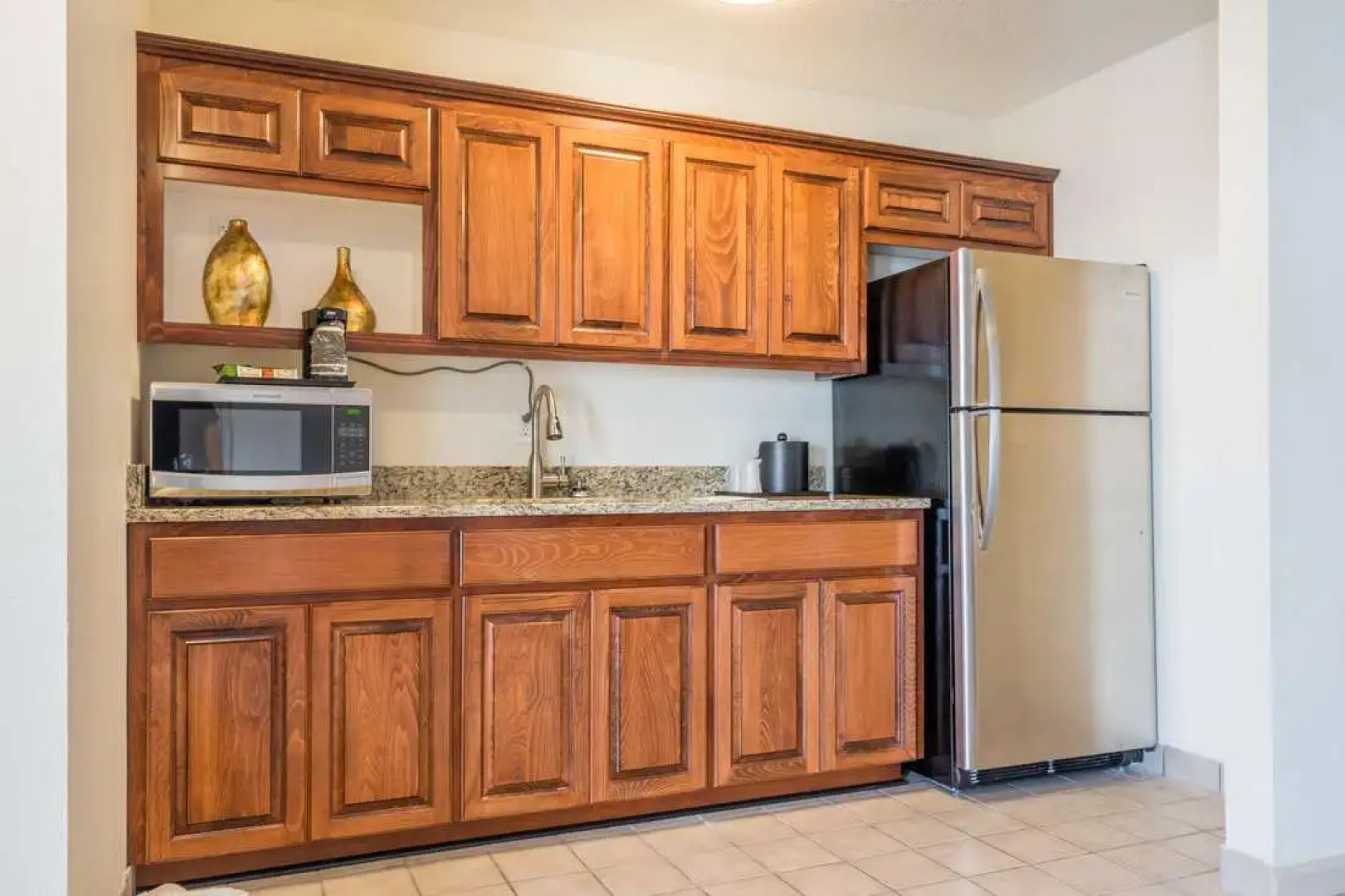 Cottonwood Suites Savannah Hotel & Conference Center