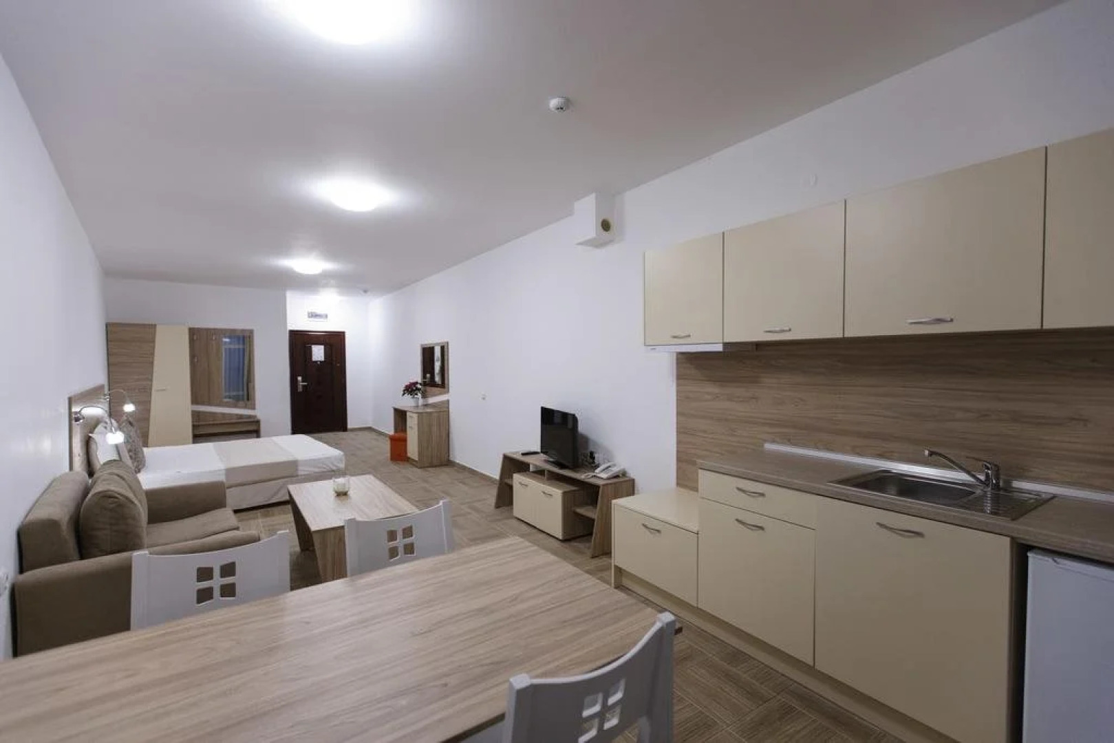 Silver Beach Apart Complex