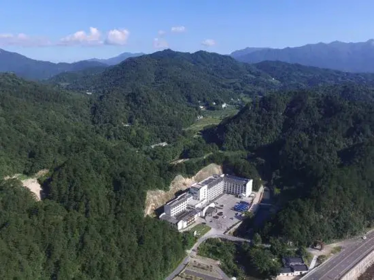 Tiantang Guzhai Holiday Hotel