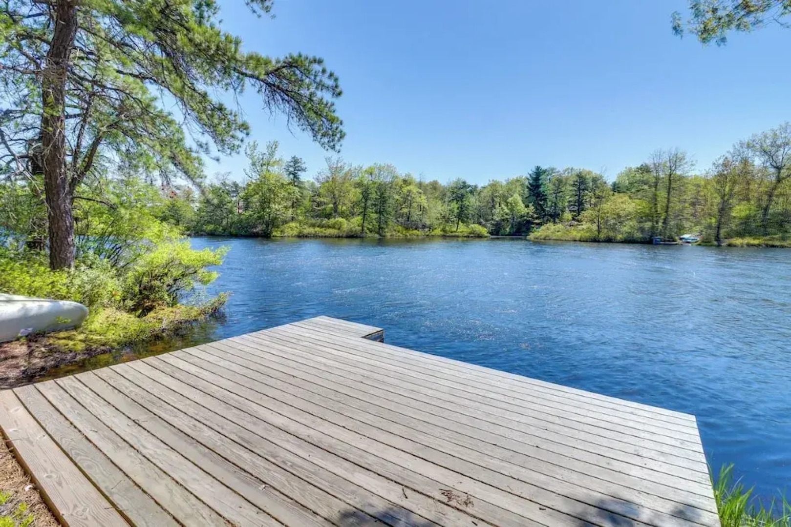 Swim Dock & Game Room: Lakefront Poconos Cabin!