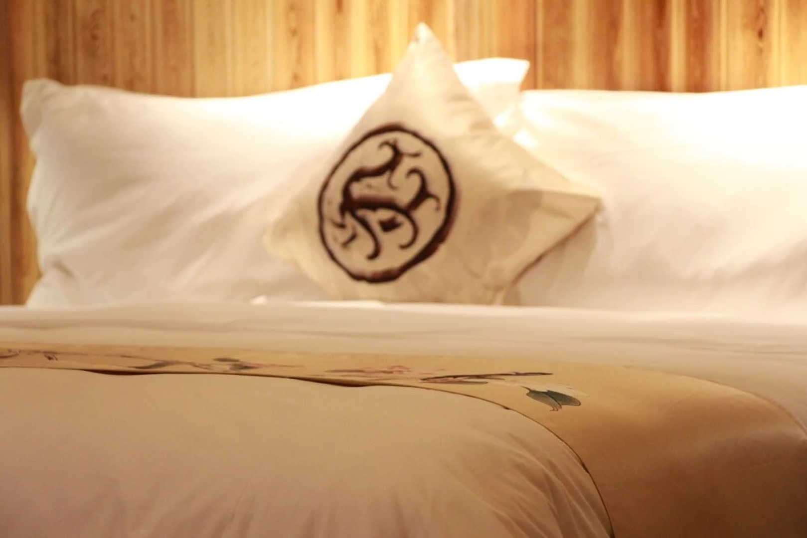 Queshan Lake Arcadia International Resort