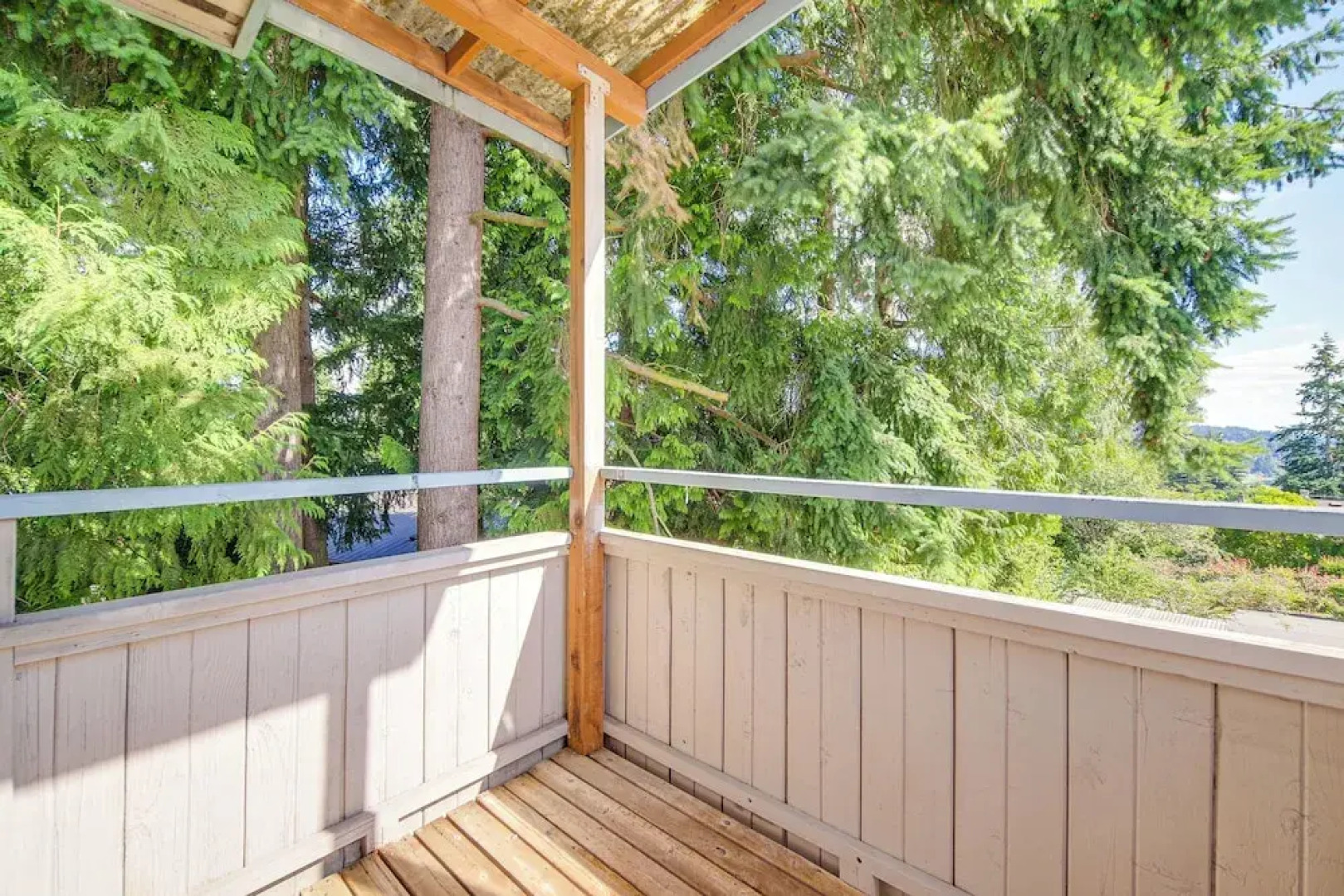 < 1 Mi to Lake Washington: Peaceful Apt in Kenmore