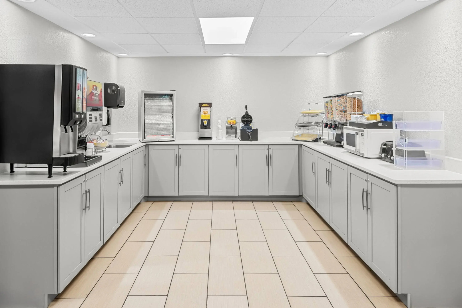 Days Inn & Suites by Wyndham Cedar Rapids