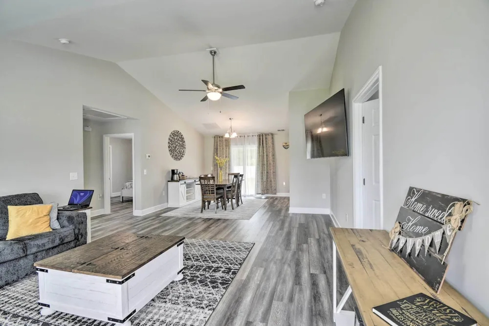 3 Mi to Golf: Loris Home w/ Big Private Yard!