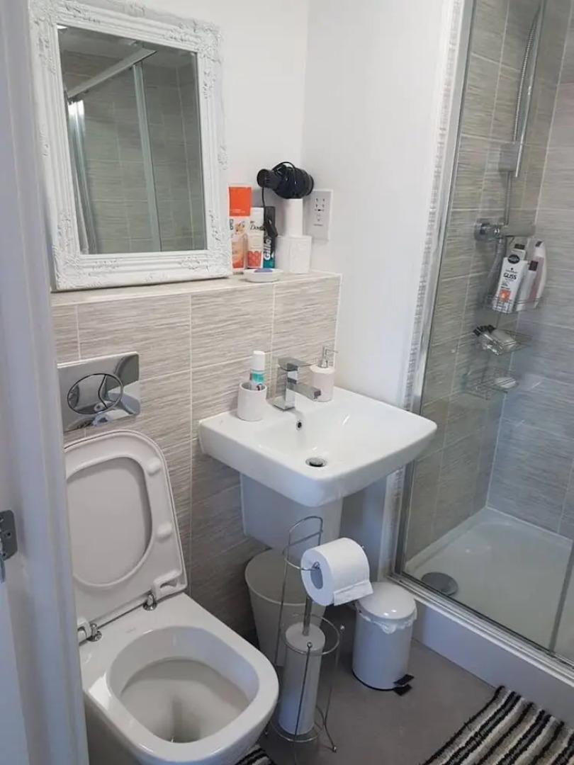Modern Apartment Minutes From Central London, UK