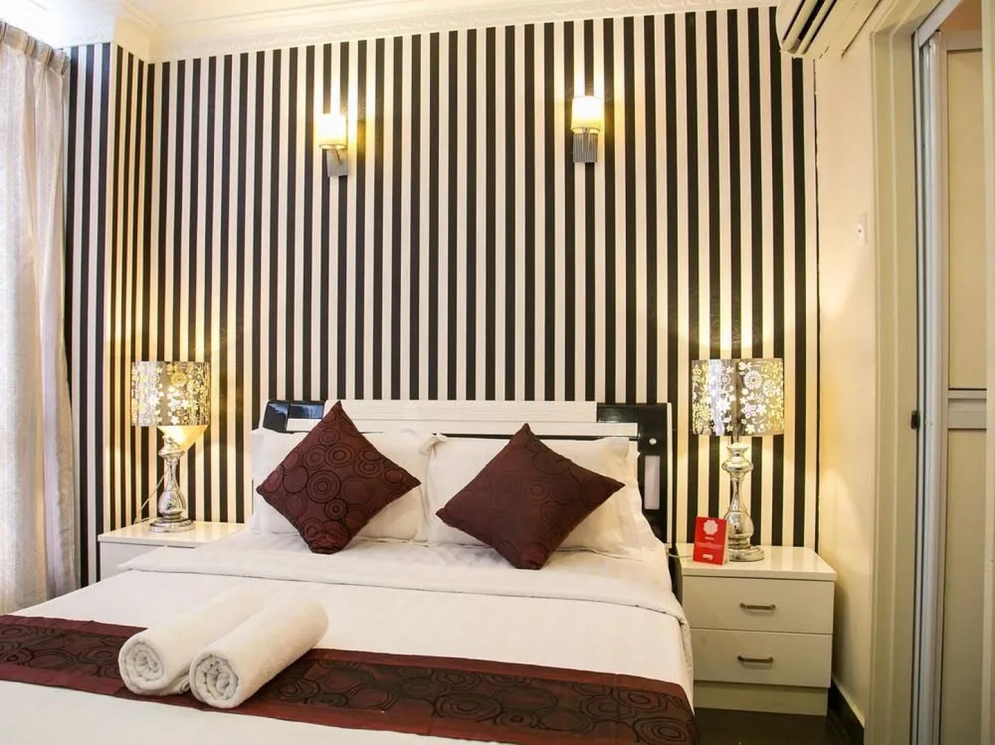 OYO 165 Hotel De Art 1